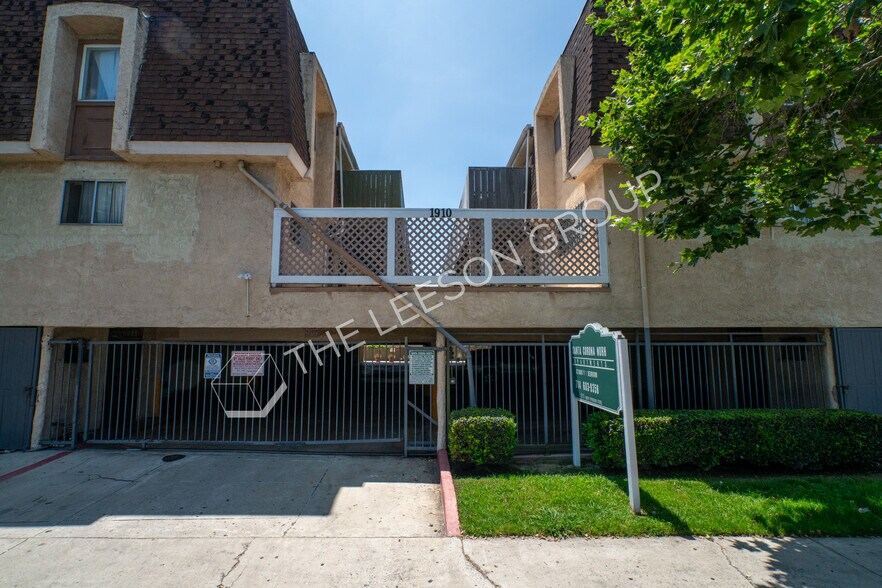 More Photos Of 1910 N Spurgeon St, Santa Ana Apartments For Sale