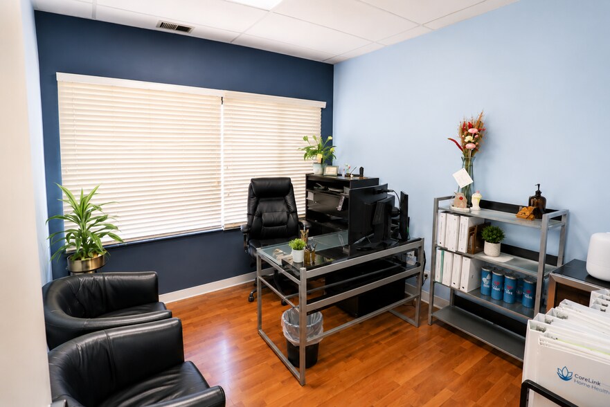More Photos Of 935 N Plum Grove Rd, Schaumburg Office For Sale