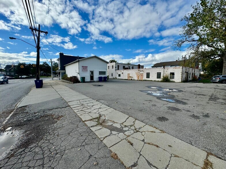 More Photos Of 820 Abbott Rd, Buffalo Storefront Retail Residential For Lease