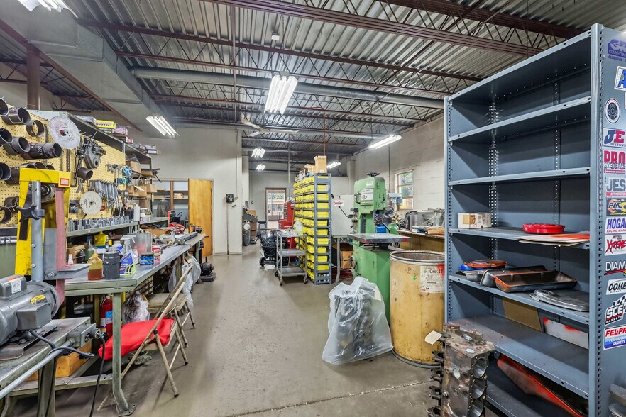 More Photos Of 3006 Avenue of the Cities, Moline Flex For Sale