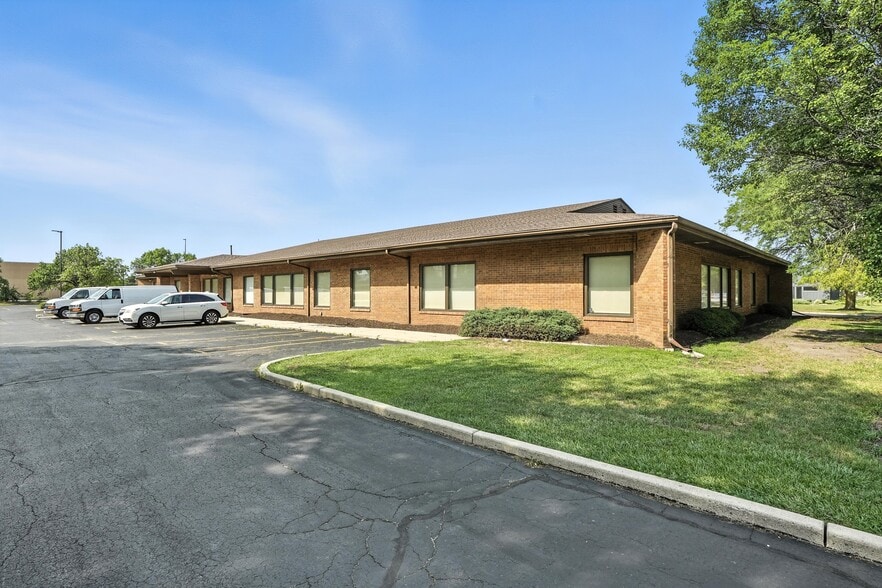 More Photos Of 955 175th St, Homewood Office For Sale