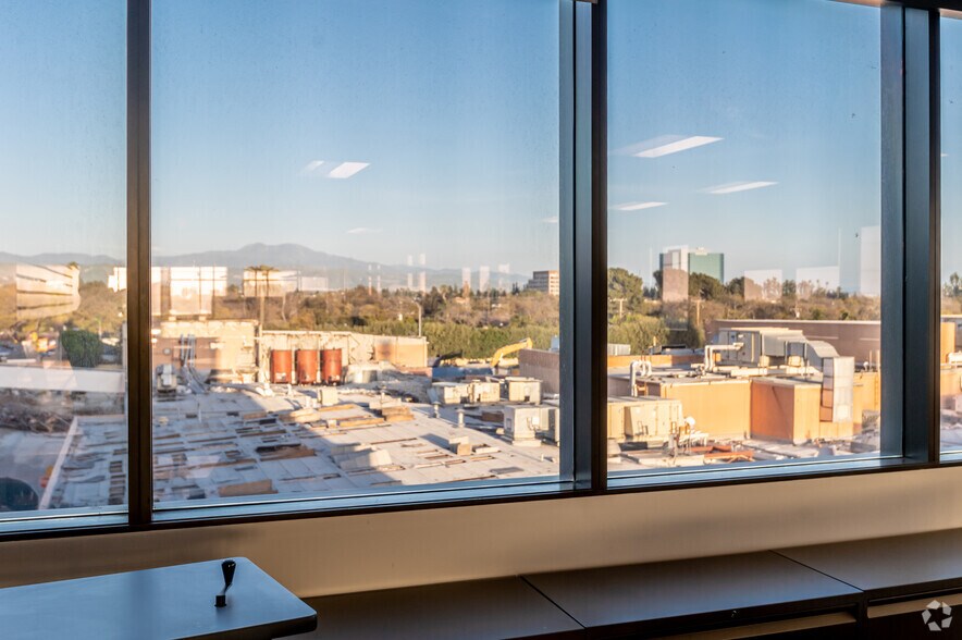 More Photos Of 625 N Grand Ave, Santa Ana Office For Sale