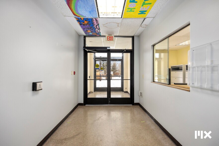 More Photos Of 21685 Northland Dr, Paris Distribution For Sale