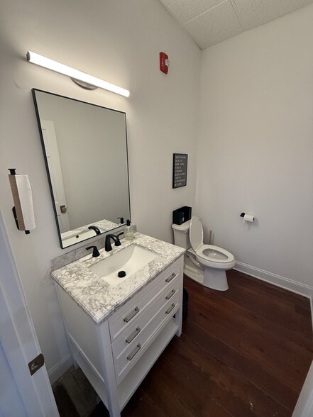 More Photos Of 263 King St, Charleston Office For Lease