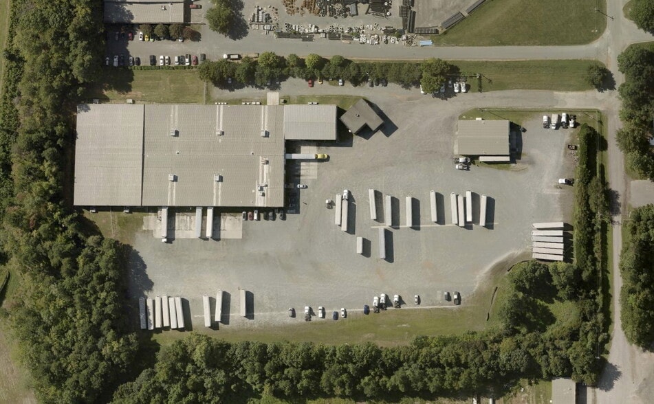 More Photos Of 10028 Metromont Industrial Blvd, Charlotte Warehouse For Lease