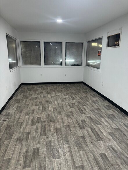 More Photos Of 521 N Bryan St, Houston Manufacturing For Lease