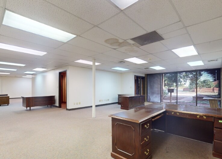 More Photos Of 2025 Heritage Park Dr, Oklahoma City Office For Sale
