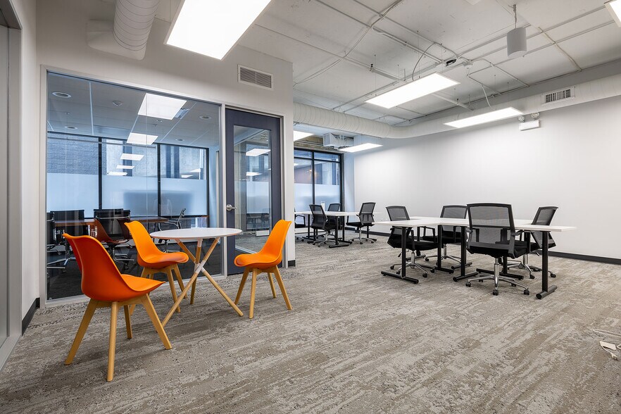 More Photos Of 405 W Superior St, Chicago Coworking Space