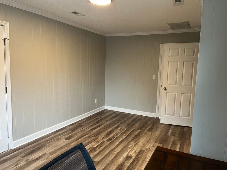 More Photos Of 122 Memorial Dr, Greer Loft Creative Space For Lease