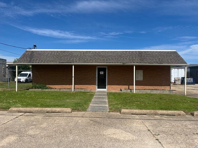 More Photos Of 1202 Falls St, Jonesboro Warehouse For Lease