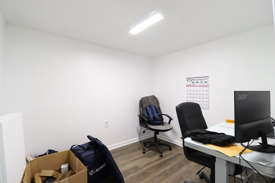 More Photos Of 305 Victor St, Austin Warehouse For Sale