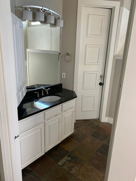 More Photos Of 5518 County Road 126, McKinney Office Residential For Lease