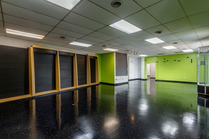 More Photos Of 889 E Market St, Harrisonburg Storefront Retail Office For Sale