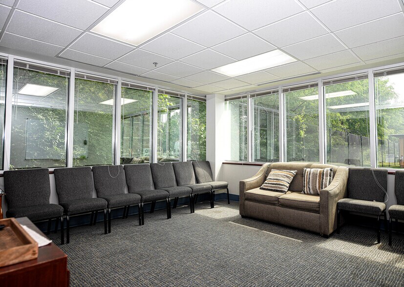 More Photos Of 9635 Philadelphia Rd, Baltimore Office For Lease