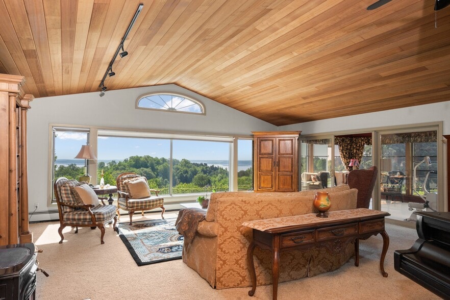 More Photos Of 10343 E Hilltop Rd, Suttons Bay Winery Vineyard For Sale