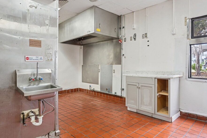 More Photos Of 6620 E Dr Martin Luther King Jr Blvd, Tampa Freestanding For Sale