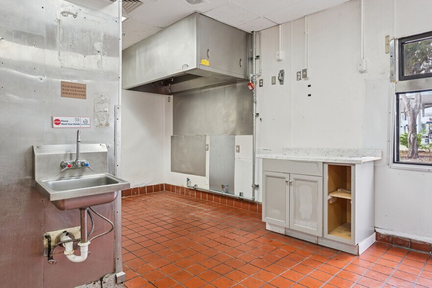 More Photos Of 6620 E Dr Martin Luther King Jr Blvd, Tampa Fast Food For Lease