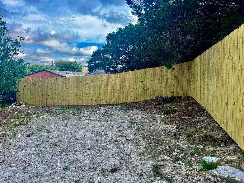 More Photos Of 15114 Iowa St, Austin Self Storage For Sale