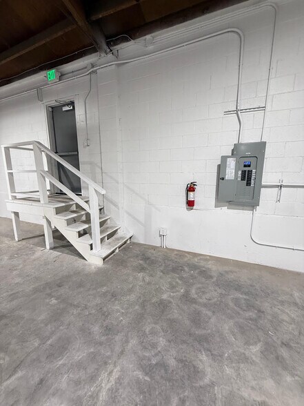 More Photos Of 3601-3605 E 8th St, Los Angeles Distribution For Sale