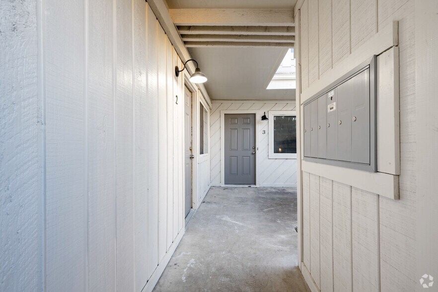 More Photos Of 927 E 41st St, Austin Office Residential For Lease