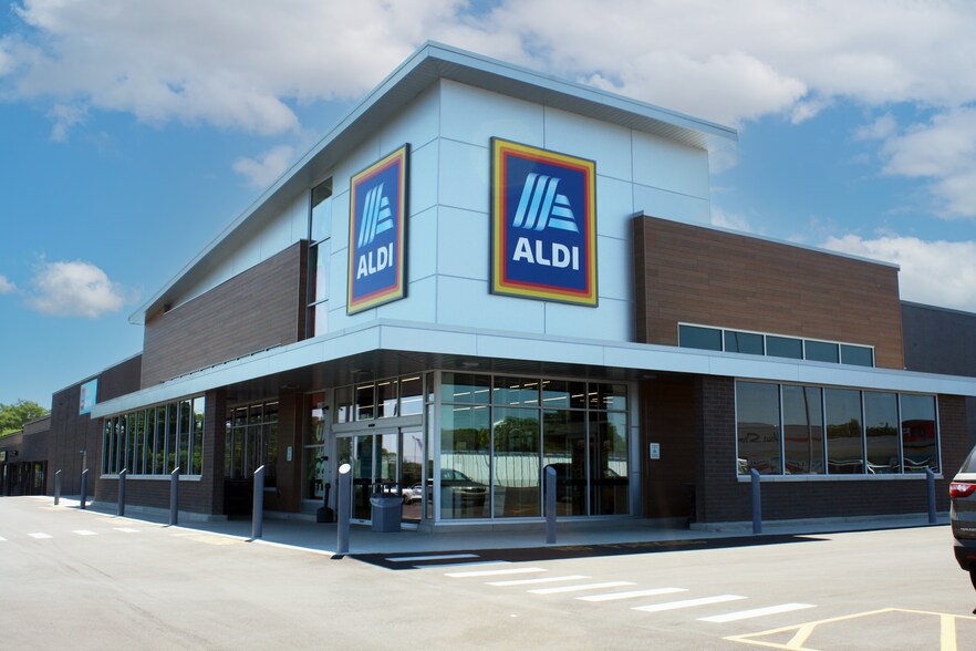 More Photos Of 3021-3039 E Michigan Ave, Jackson Unknown For Lease