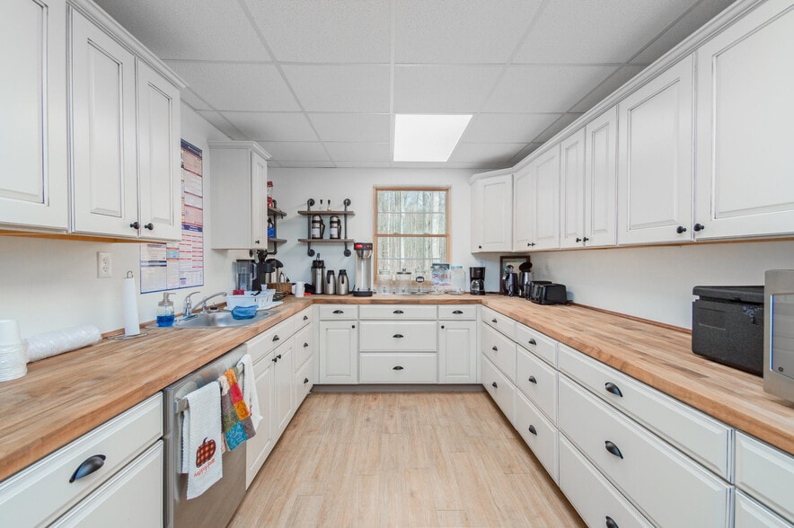 More Photos Of 7180 Opal Rd, Warrenton Office For Sale