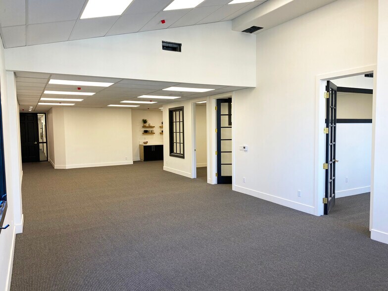 More Photos Of 1525 State St, Santa Barbara Serviced Offices For Sale