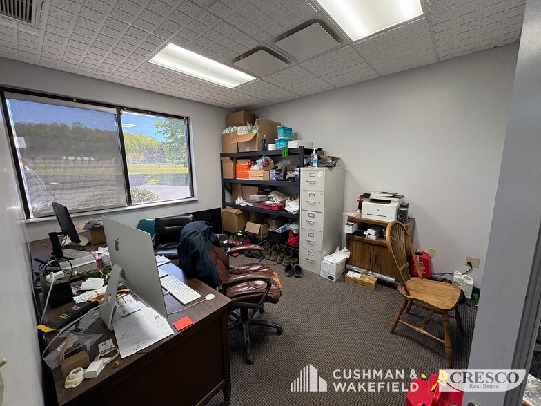 More Photos Of 8745-8763 Mayfield Rd, Chesterland Light Manufacturing For Lease
