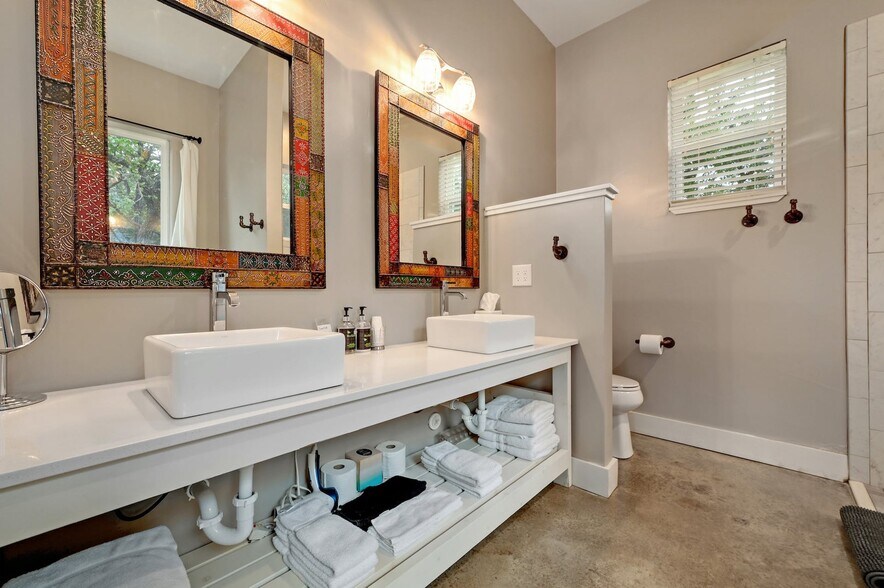 More Photos Of 7400 McGregor Ln, Dripping Springs Hotel For Sale