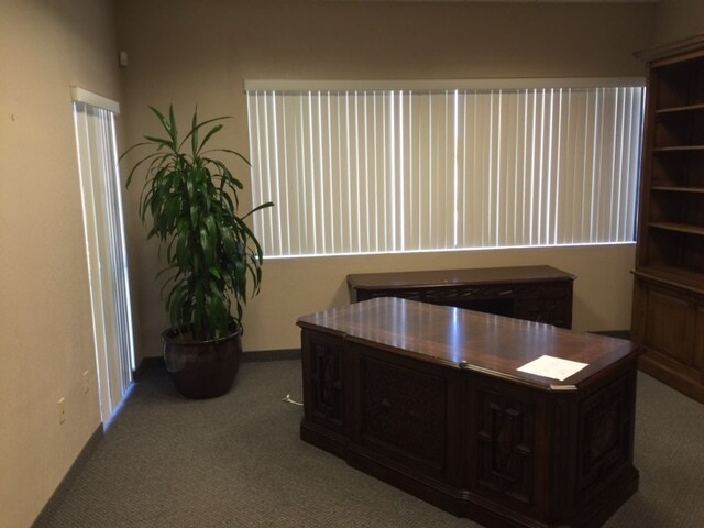 More Photos Of 7440 E Karen Dr, Scottsdale Service For Lease