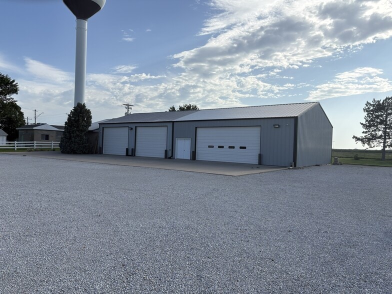 More Photos Of 402 W K St, Mc Cool Junction Industrial For Sale