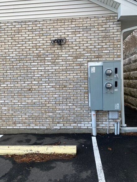 More Photos Of 113-115 S Main St, Beacon Falls Freestanding For Lease