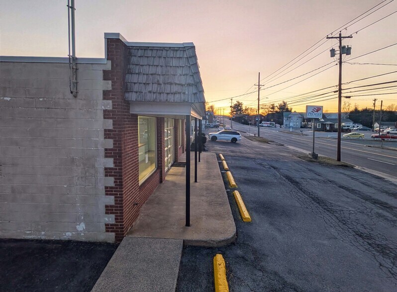 More Photos Of 1208 E Main St, Luray Flex For Sale