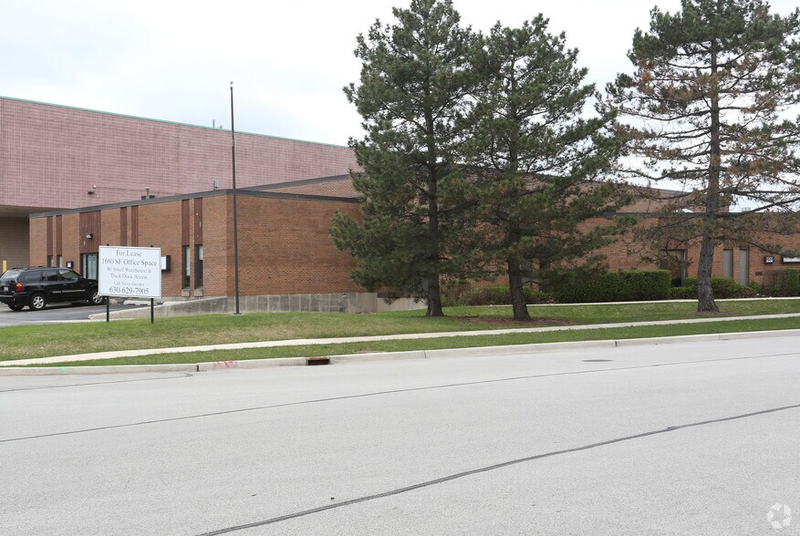 More Photos Of 2900 Downers Dr, Downers Grove Warehouse For Lease