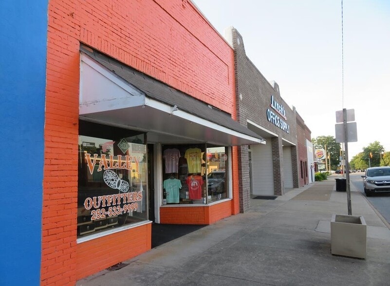 More Photos Of 923 Roanoke Ave, Roanoke Rapids Storefront For Sale