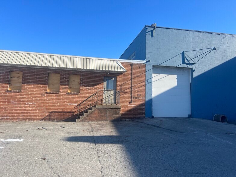 More Photos Of 185 N Front St, Columbia Warehouse For Sale