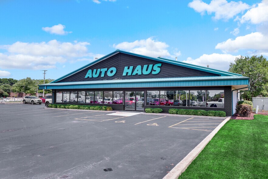 More Photos Of 19915 S La Grange Rd, Frankfort Auto Dealership For Lease
