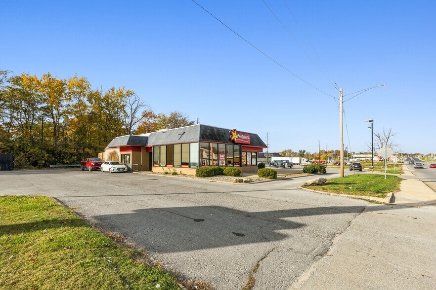 More Photos Of 421 E Jackson Blvd, Jackson Fast Food For Sale