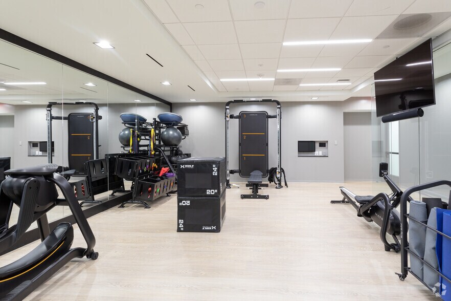 More Photos Of 2101 L St NW, Washington Office For Lease