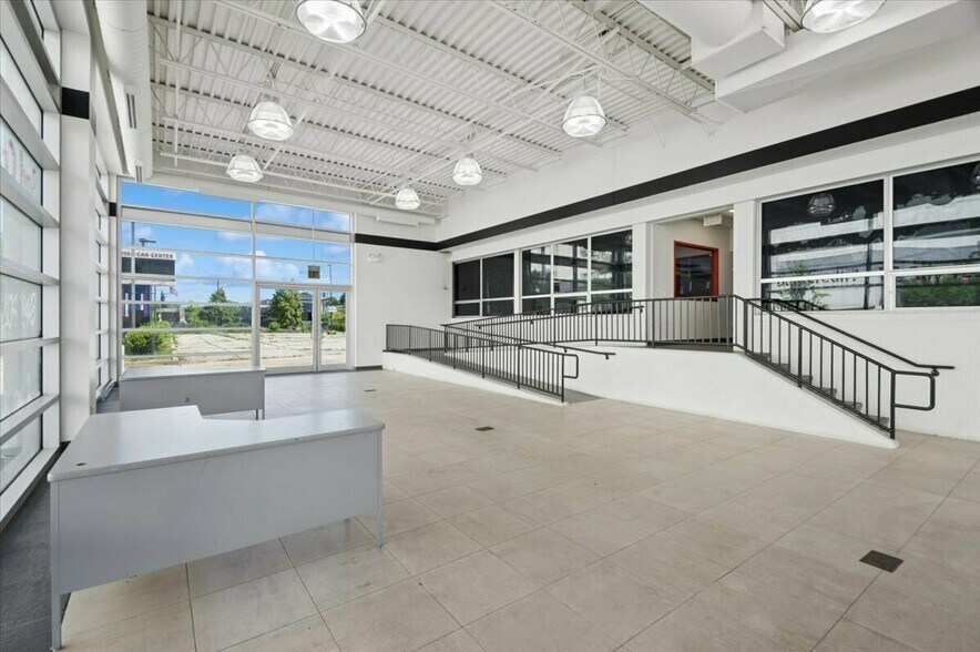 More Photos Of 6017-6057 N Western Ave, Chicago Auto Dealership For Sale