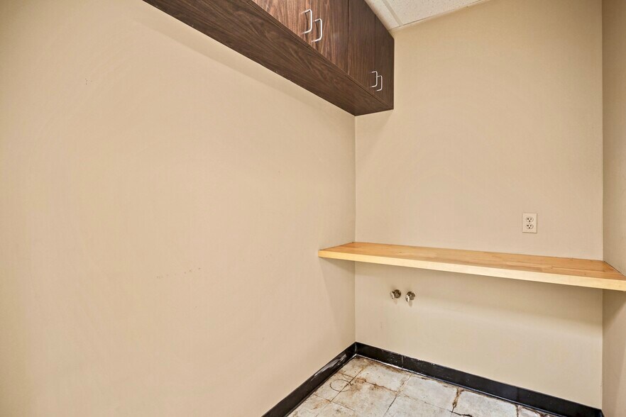 More Photos Of 505-601 Jermor Ln, Westminster Unknown For Lease