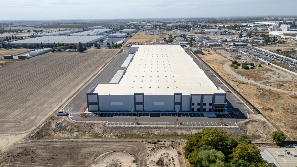 More Photos Of 30152 Road 84, Visalia Distribution For Lease