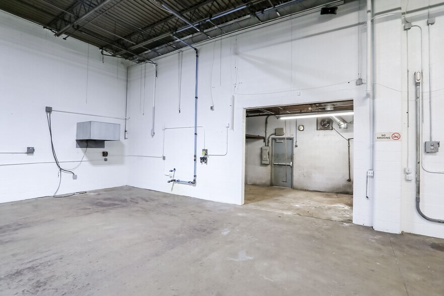 More Photos Of 2334 Production Dr, Indianapolis Warehouse For Lease
