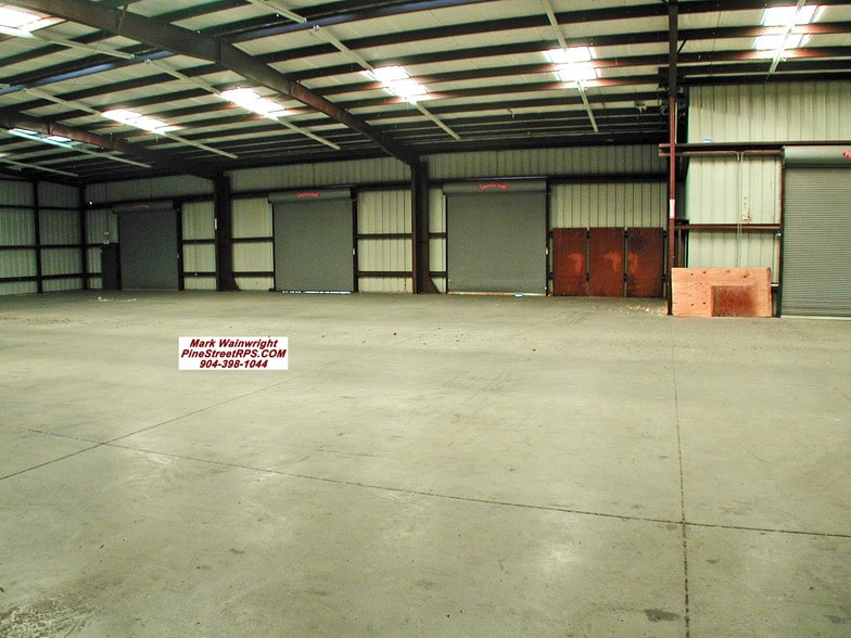 More Photos Of 5784 Mining Blvd, Jacksonville Warehouse For Lease