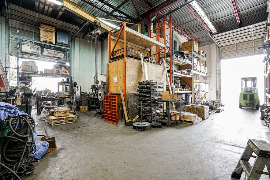 More Photos Of 19323 94th Ave, Surrey Warehouse For Sale