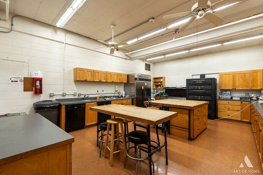 More Photos Of 9411 S 51st Ave, Oak Lawn Religious Facility For Sale