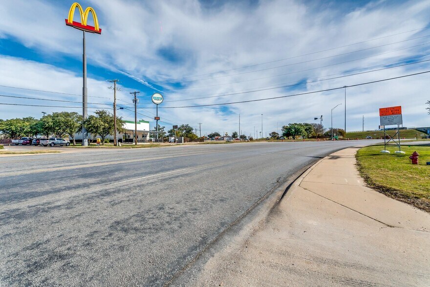 More Photos Of 1481 E Main St, Eastland Restaurant For Sale