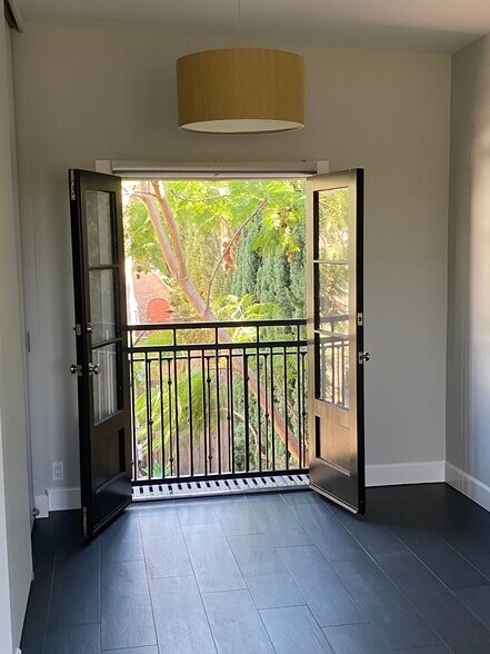 More Photos Of 745 N Hayworth Ave, Los Angeles Apartments For Sale