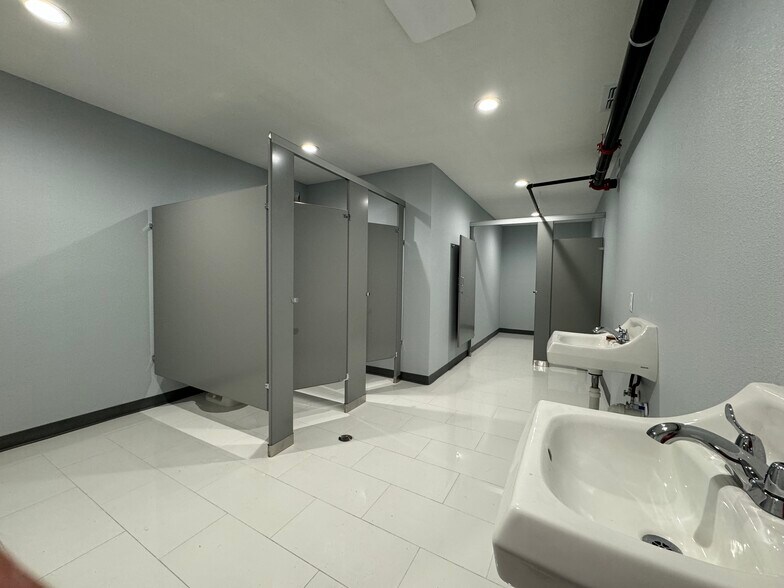 More Photos Of 116 N Clark St, Burleson Religious Facility For Sale