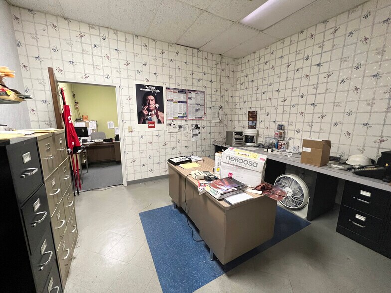 More Photos Of 3530 Airline Rd, Muskegon Freestanding For Lease